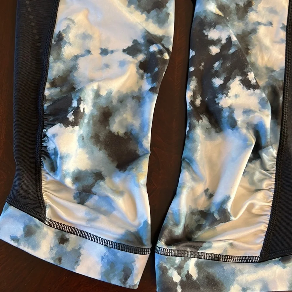 Lululemon Athletica Women’s Stop at Nothing Cropped Blue Tye dye Leggings size 6